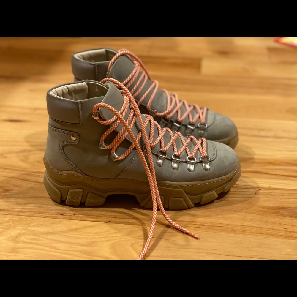 Another project boots from free people